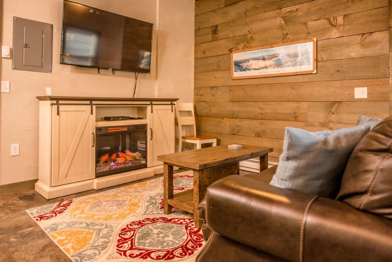 Strictly Moose Luxury Vacation Suites Gorham Exterior photo